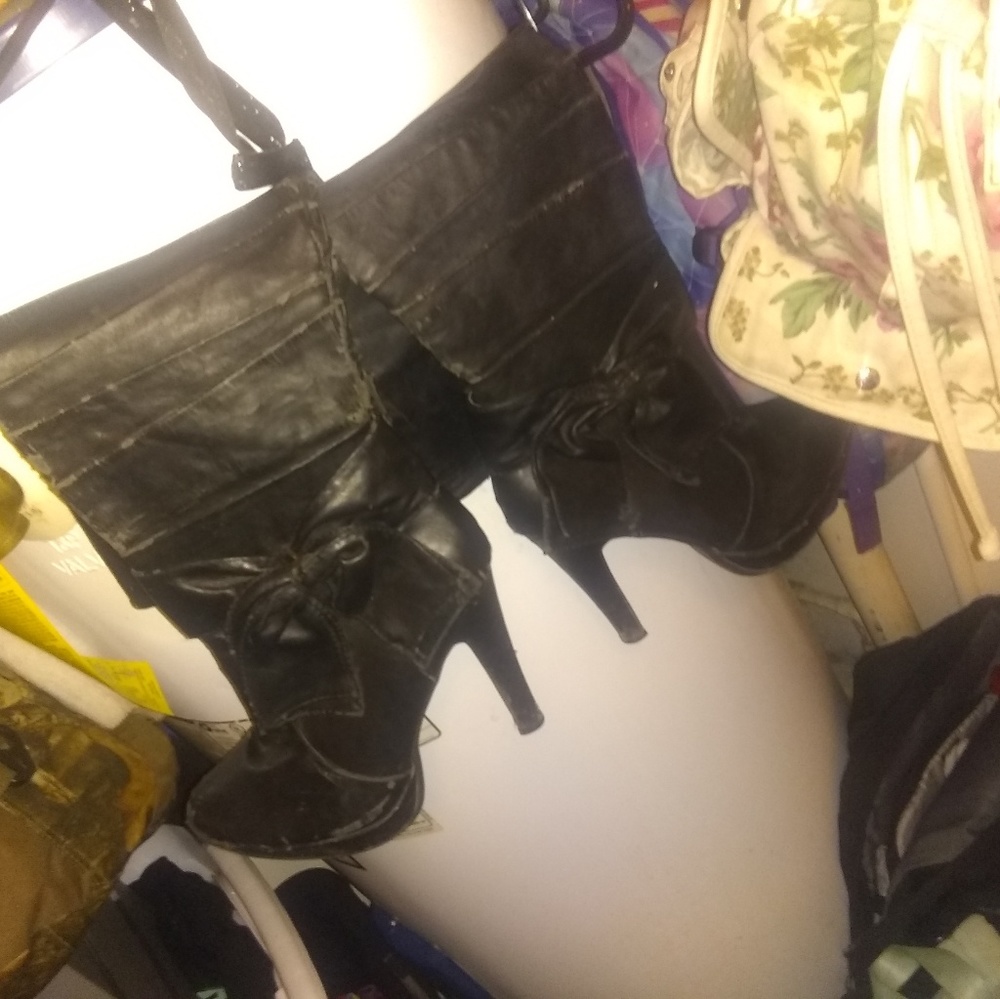 Shoes - Picture 2 of 2
